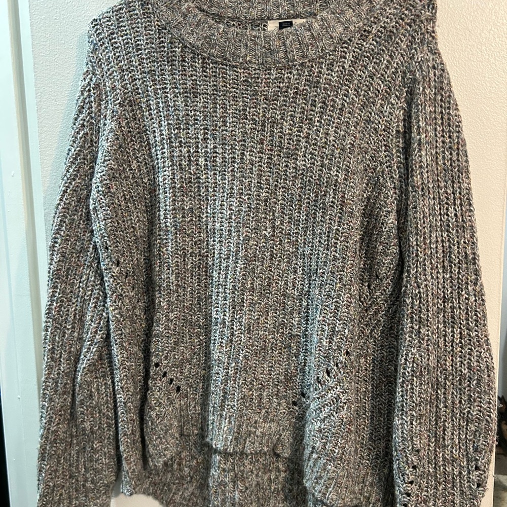 Universal Thread Heathered Gray Crew Neck Sweater